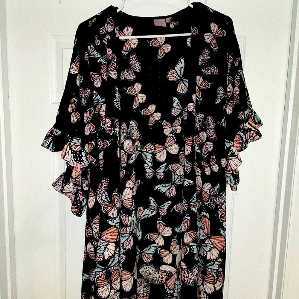 This is a beautiful cover up I purchased and wore for maybe 10 minutes.